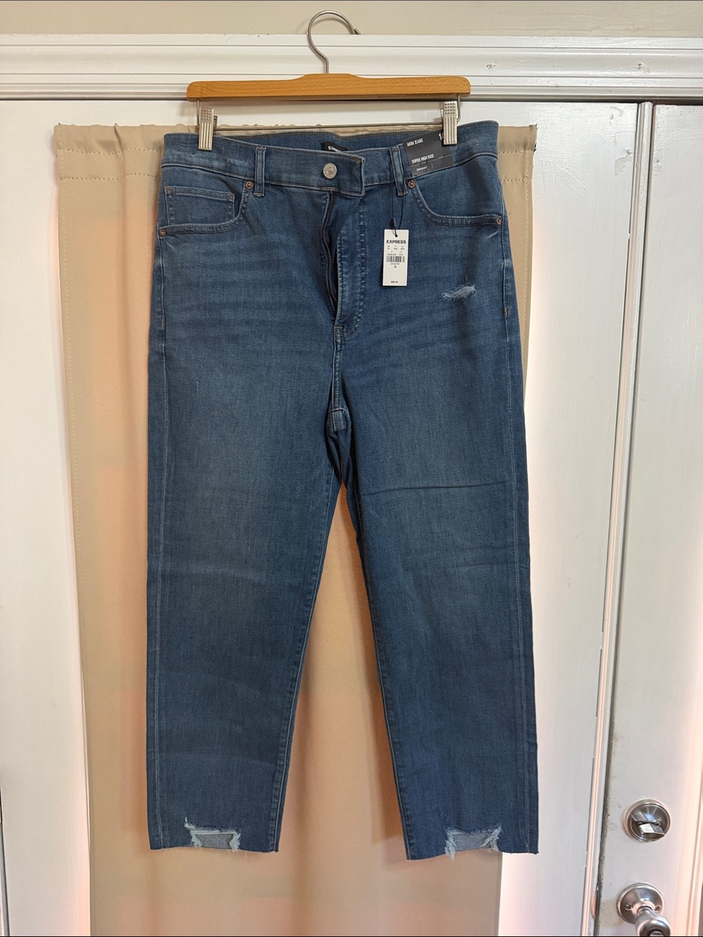 Express Women's Super High Rise Cropped Straight-Leg Jeans in Blue